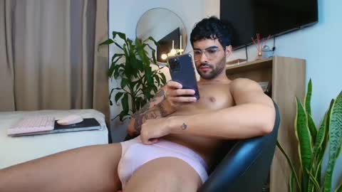 Snapshot of brandonandnat chatting on March 10, 12:29 am Brandon and Nath online show from March 10, 12:29 am