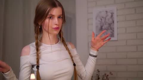 Snapshot of brave_journey chatting on March 3, 3:31 pm Eli online show from March 3, 3:31 pm