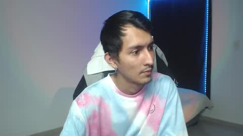 Snapshot of brian_sweetx chatting on December 8, 10:14 pm Brian sweetx Independent online show from December 8, 10:14 pm