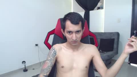 Snapshot of brian_sweetx chatting on February 21, 7:10 pm Brian sweetx Independent online show from February 21, 7:10 pm