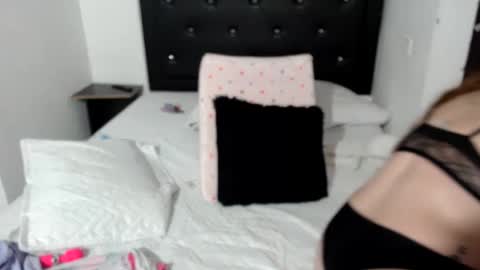 Snapshot of brianabarnes chatting on February 12, 9:54 pm brianabarnes online show from February 12, 9:54 pm