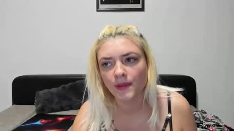 Snapshot of briashine chatting on November 21, 2:27 pm BriaShine online show from November 21, 2:27 pm