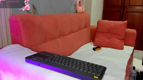    online show from November 12, 12:27 pm