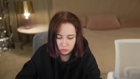 Diamonds Girls online show from October 6, 6:00 am