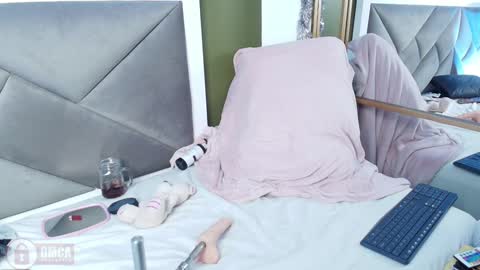 Snapshot of brigiitte_rohan chatting on December 28, 7:11 am Brigiitte online show from December 28, 7:11 am