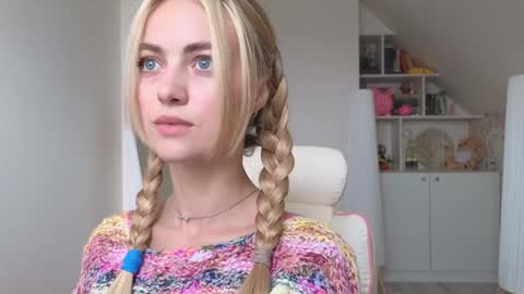 Vi. online show from February 6, 10:48 am