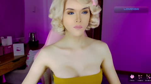 Snapshot of brionatop chatting on September 16, 10:44 pm brionatop online show from September 16, 10:44 pm