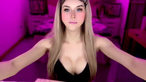 Snapshot of brionatop chatting on November 13, 10:19 pm brionatop online show from November 13, 10:19 pm