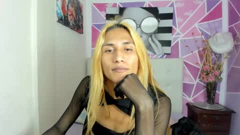 Snapshot of brisahott chatting on February 25, 1:41 am Brisa online show from February 25, 1:41 am