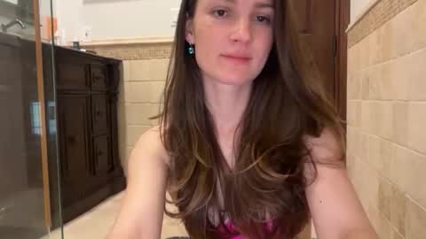 Snapshot of britneyyyxx chatting on December 18, 1:11 am britneyyyxx online show from December 18, 1:11 am