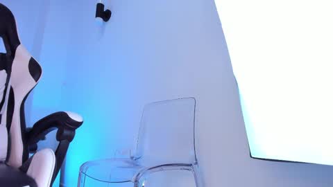   online show from February 18, 2:06 pm