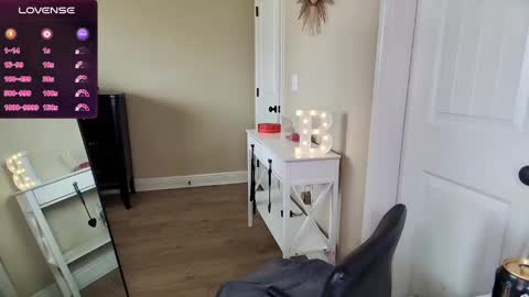 brookebee online show from December 15, 8:04 pm