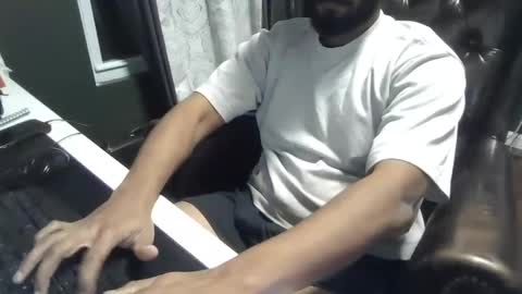 Snapshot of brownbd32 chatting on December 3, 8:05 am brownbd32 online show from December 3, 8:05 am