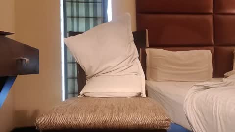 brownuncut3019 online show from March 1, 4:37 am