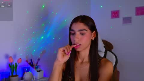 SARAH  online show from December 1, 5:56 am