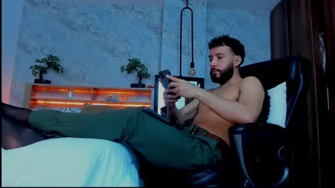 Andres Suarez online show from March 11, 10:31 pm