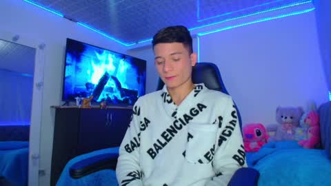 BRYAM INDEPENDENT MODEL online show from January 24, 1:13 am