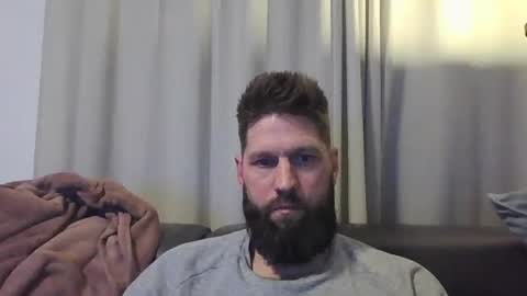 Snapshot of bubblebee1982 chatting on December 14, 8:40 pm bubblebee1982 online show from December 14, 8:40 pm