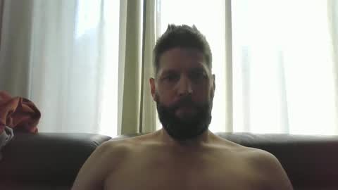 Snapshot of bubblebee1982 chatting on February 19, 11:38 am bubblebee1982 online show from February 19, 11:38 am