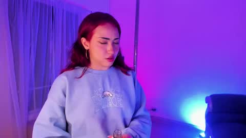 Snapshot of bubblewhite_ chatting on February 18, 2:49 pm BubbleJereth online show from February 18, 2:49 pm