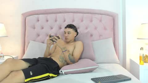 Snapshot of buda_and_cataleya_ chatting on January 11, 11:13 pm Buda y Cataleya online show from January 11, 11:13 pm