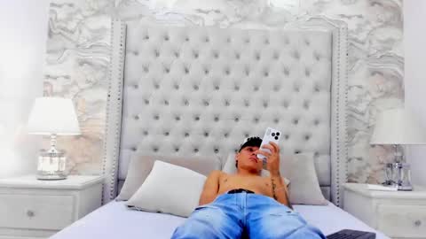 Snapshot of buda_and_cataleya_ chatting on October 7, 2:47 pm Buda y Cataleya online show from October 7, 2:47 pm