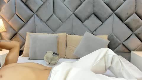 Snapshot of buda_and_cataleya_ chatting on November 12, 3:34 pm Buda y Cataleya online show from November 12, 3:34 pm