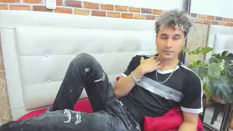 Snapshot of buddy_whitte chatting on September 16, 11:55 am Buddy Whitte online show from September 16, 11:55 am