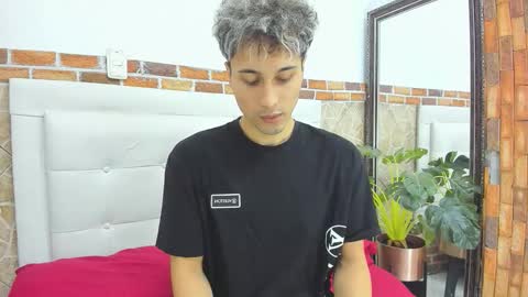 Snapshot of buddy_whitte chatting on September 19, 12:28 pm Buddy Whitte online show from September 19, 12:28 pm