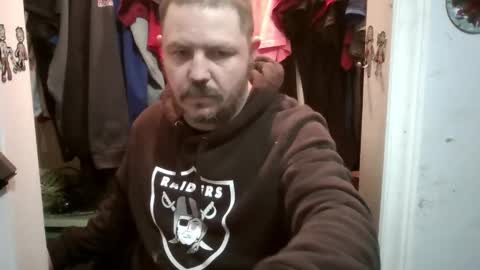 Snapshot of budsonly33 chatting on January 12, 6:39 am budsonly33 online show from January 12, 6:39 am