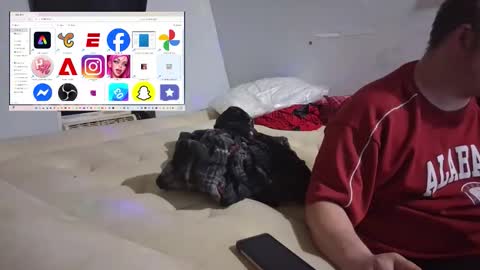 Snapshot of budsonly33 chatting on November 22, 10:47 am budsonly33 online show from November 22, 10:47 am