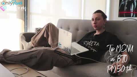 Snapshot of bumbum_kalibum chatting on September 12, 4:07 pm Ivan online show from September 12, 4:07 pm