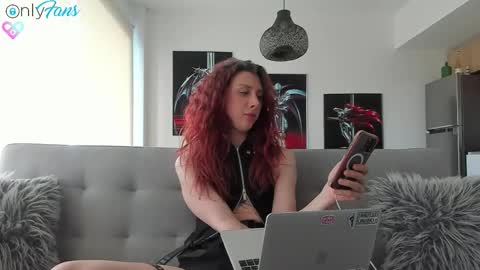 Snapshot of bumbum_kalibum chatting on October 25, 4:24 pm Ivan online show from October 25, 4:24 pm