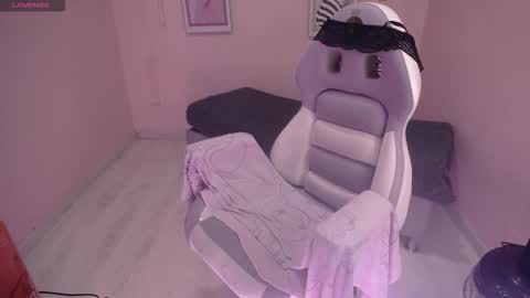 Snapshot of bunny_poison chatting on November 10, 2:27 pm ... . . ... online show from November 10, 2:27 pm