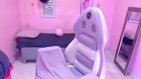 Snapshot of bunny_poison chatting on November 17, 2:34 pm ... . . ... online show from November 17, 2:34 pm