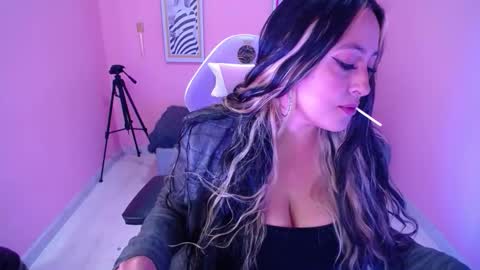 Snapshot of bunny_poison chatting on November 29, 1:47 pm ... . . ... online show from November 29, 1:47 pm