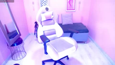 Snapshot of bunny_poison chatting on December 5, 2:58 pm ... . . ... online show from December 5, 2:58 pm