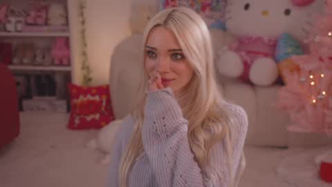 Snapshot of bunnydollstella chatting on December 24, 10:17 pm Stella online show from December 24, 10:17 pm