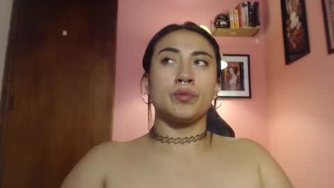 bunnyEmilyR0s33 online show from February 11, 9:25 pm