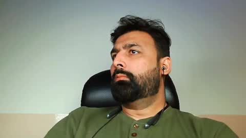 Snapshot of burlymonster chatting on February 4, 7:00 pm Hairy Arabian online show from February 4, 7:00 pm