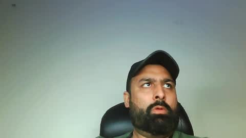 Snapshot of burlymonster chatting on February 8, 4:57 am Hairy Arabian online show from February 8, 4:57 am