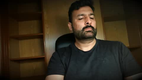 Snapshot of burlymonster chatting on October 12, 2:32 am Hairy Arabian online show from October 12, 2:32 am