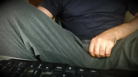 Snapshot of burlymonster chatting on October 13, 5:46 pm Hairy Arabian online show from October 13, 5:46 pm