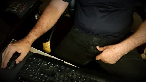 Snapshot of burlymonster chatting on October 26, 4:29 am Hairy Arabian online show from October 26, 4:29 am