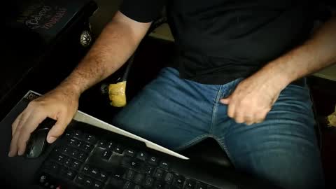 Snapshot of burlymonster chatting on October 27, 12:47 am Hairy Arabian online show from October 27, 12:47 am