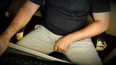 Snapshot of burlymonster chatting on October 31, 3:40 am Hairy Arabian online show from October 31, 3:40 am