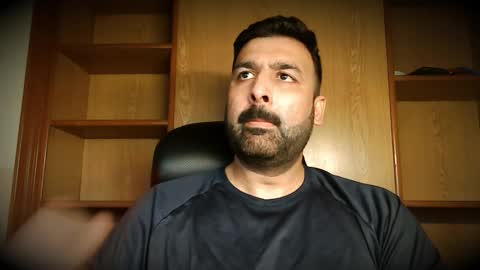 Snapshot of burlymonster chatting on November 3, 3:19 am Hairy Arabian online show from November 3, 3:19 am