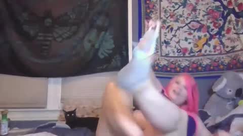 lilly online show from February 6, 9:43 am