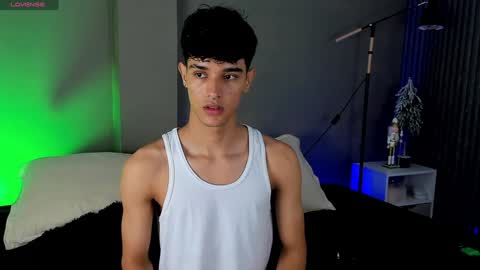 Snapshot of busterspinter chatting on December 20, 12:05 pm Buster independent model online show from December 20, 12:05 pm