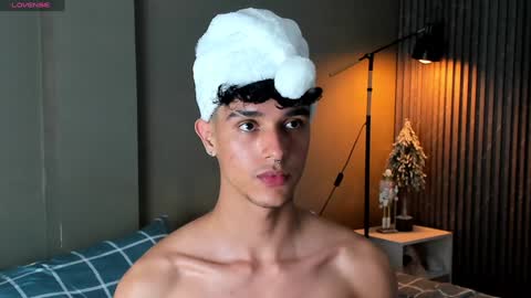 Snapshot of busterspinter chatting on December 24, 5:16 am Buster independent model online show from December 24, 5:16 am